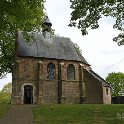 De Sint-Bavokapel (ook: Kapel van de Trichelhoek) is een kapel ten zuidwesten van de tot de Antwerpse gemeente Laakdal behorende plaats Eindhout, gelegen aan de Sint-Bavostraat 8. De Trichelhoek wordt wel gezien als de oudste woonkern van Eindhout, ontstaan in de 12e en 13e eeuw. Een kapel op deze plaats werd begin 16e eeuw al vermeld. Het huidige gebouwtje is in laatgotische stijl en van omstreeks 1600. Later werd nog een sacristie aangebouwd. In 1985 werd de kapel gerestaureerd. Het betreft een eenbeukig bakstenen georiënteerd zaalkerkje met driezijdig afgesloten koor. Op het dak bevindt zich een dakruiter, gedekt door een helmdak. De ingang van de kapel bevindt zich in de zuidgevel en is voorzien van een korfboog. De kapel ligt iets hoger dan de omgeving en wordt omgeven door lindebomen. In de directe nabijheid ligt een waterput. Het interieur wordt overkluisd door een tongewelf uit het midden van de 18e eeuw. De altaren zijn in barokstijl en er zijn vier schilderijen die episoden uit het leven van Sint-Bavo voorstellen.