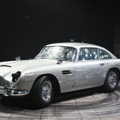 Aston Martin DB5 uit No time to die 2021
Bond in motion