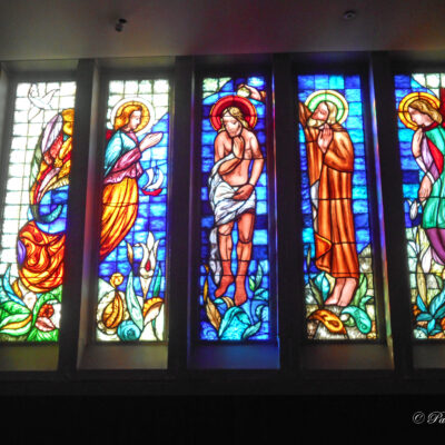 Geschilderd glasraam van Sander Wijnants in de doopkapel (Jezus in de Jordaan)
Open monumentendag Kristus Koningkerk